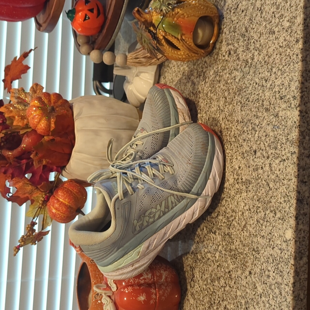 Tennis shoes hoka size 8